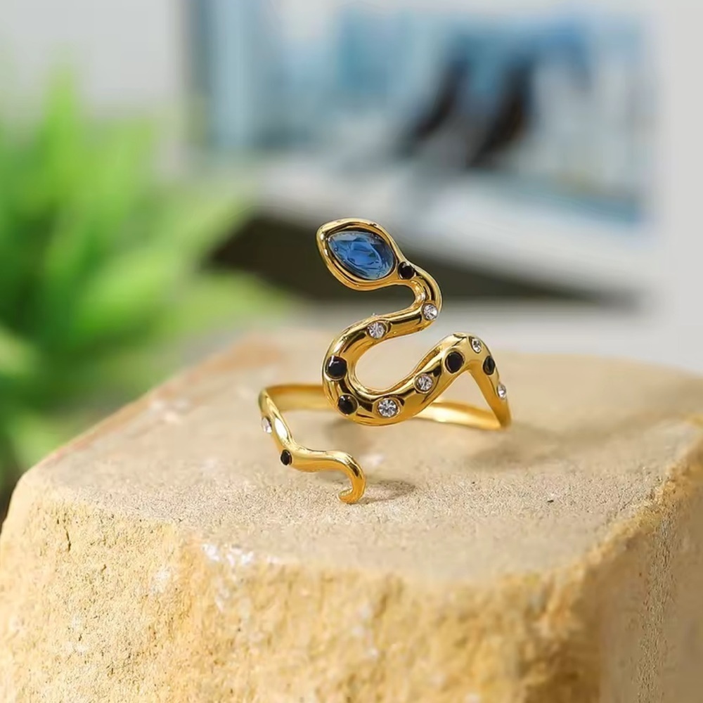 Serpenti Elegant Gold Snake Ring with Blue Accents